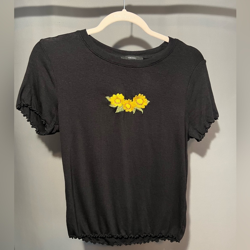 Forever 21 Women’s Short Sleeve Sunflower Embroidery Black T-Shirt